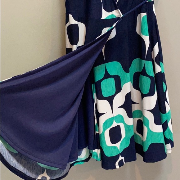 Sleeveless Tie Wrap Dress w/Pockets - Picture 4 of 5